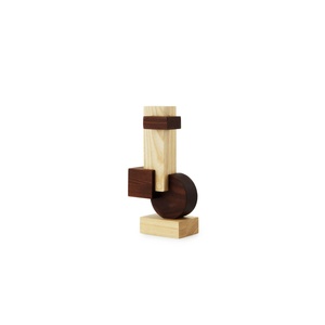 Normann Copenhagen Join Skulptur Mellan Förkolnad Ask
