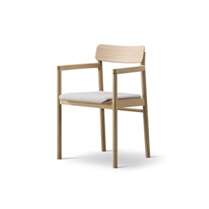 Fredericia Furniture Post Matbordsstol med Armstöd Lackerad Ek/Sunniva
